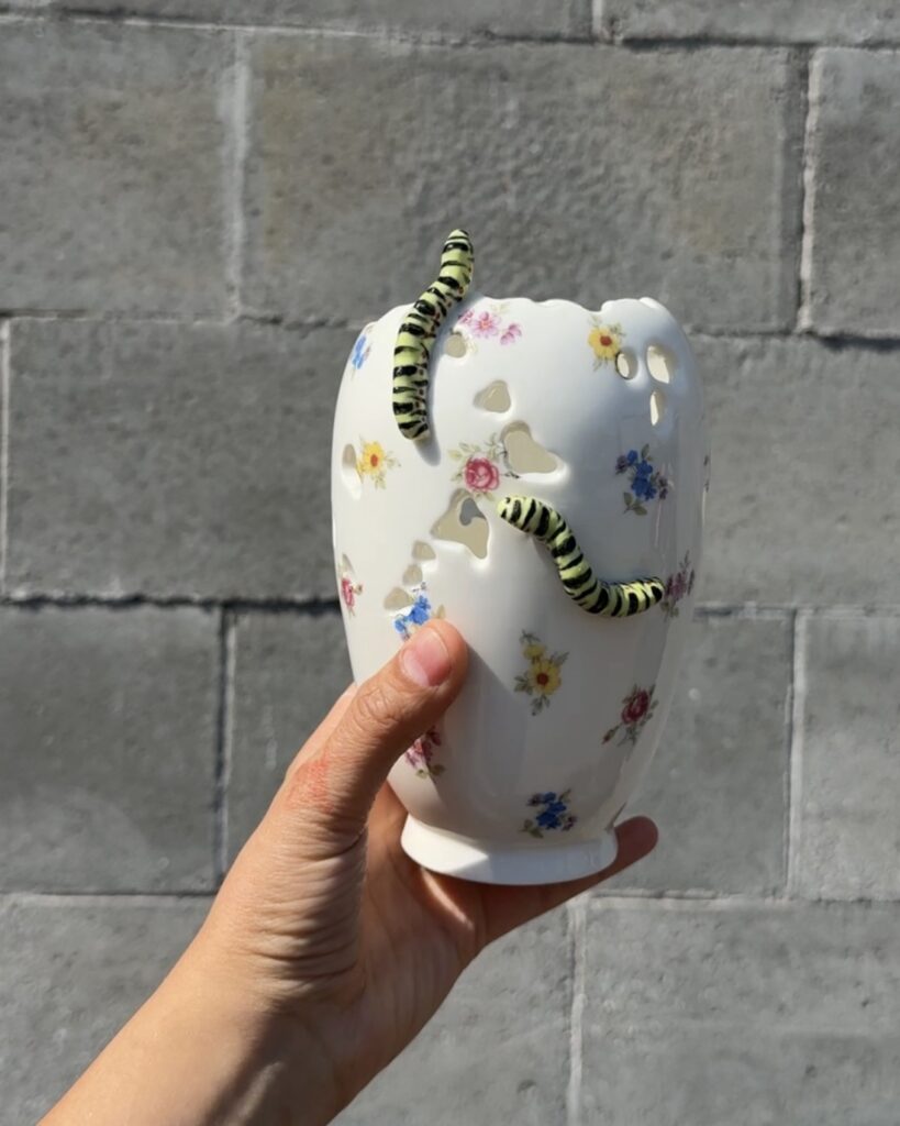Vase Machaon with Evelina flower mix