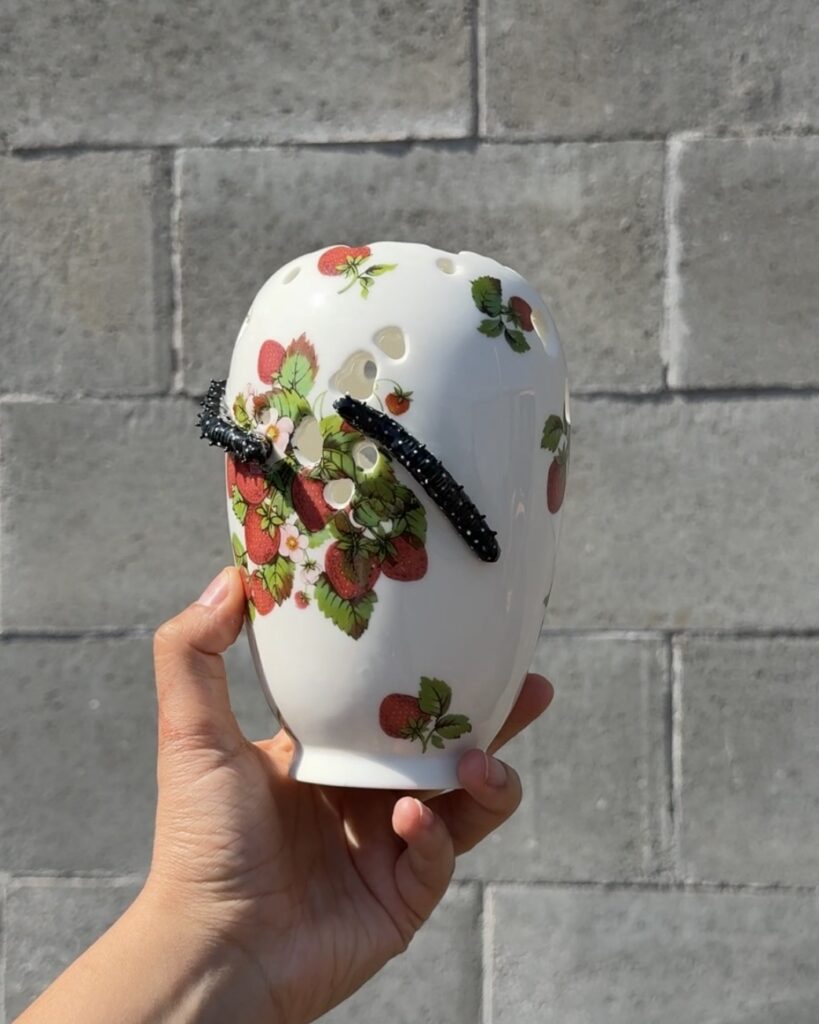 Pre-order Vase Inachis io with Strawberries